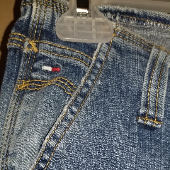 Women's size 3 Tommy Hilfiger boot leg jeans - Picture 3 of 4
